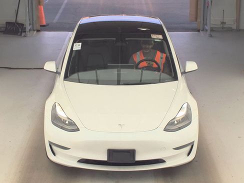 Used 2023 Tesla Model 3 Standard Range RWD image 2