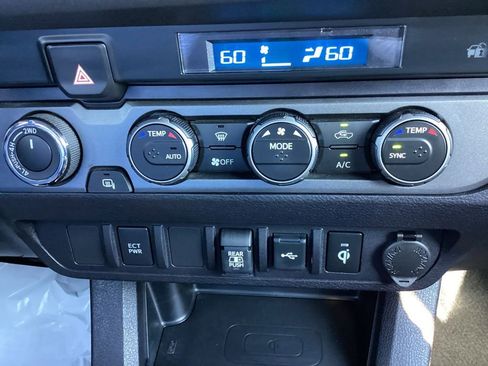 Used 2022 Toyota Tacoma TRD Sport image 19