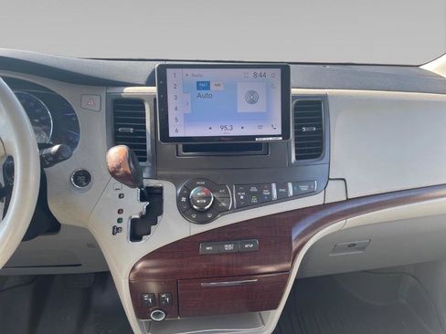 Used 2011 Toyota Sienna XLE image 14