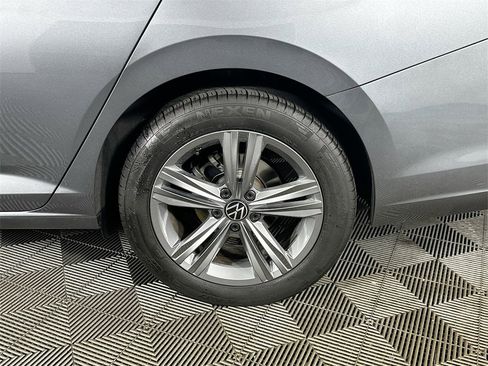 Used 2024 Volkswagen Jetta SE image 32