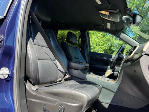 Used 2017 Jeep Grand Cherokee Limited AWD/4WD image 16