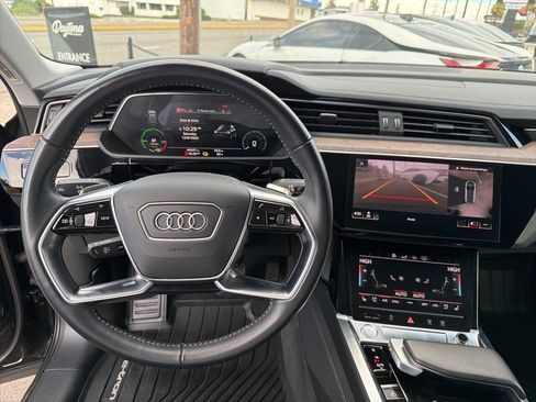 Used 2019 Audi e-tron Premium Plus image 28