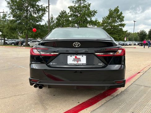 Used 2025 Toyota Camry SE FWD image 7