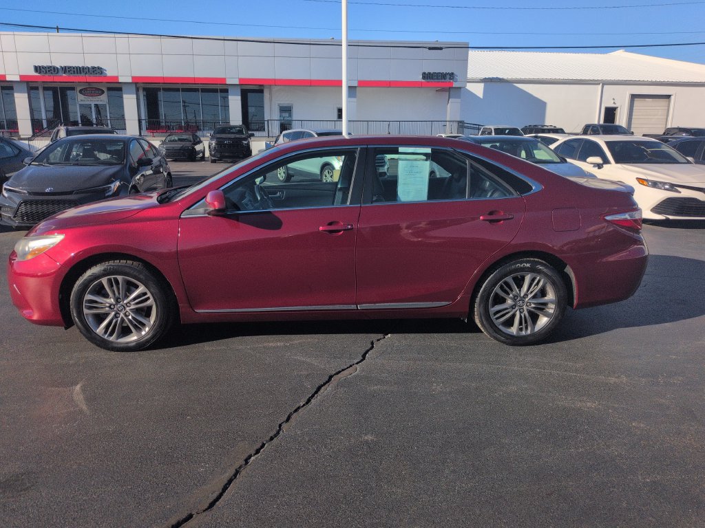 Used 2017 Toyota Camry SE FWD image 2