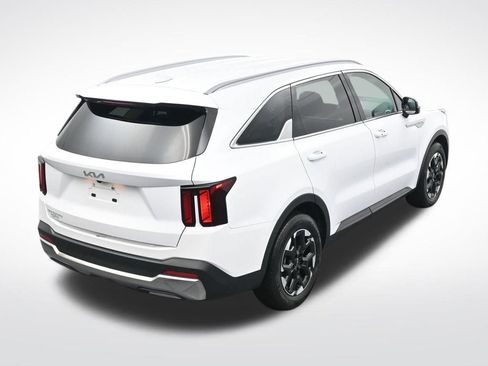 Used 2024 Kia Sorento S image 25