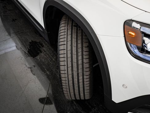 Certified 2023 Mercedes-Benz GLB 250 4MATIC image 50