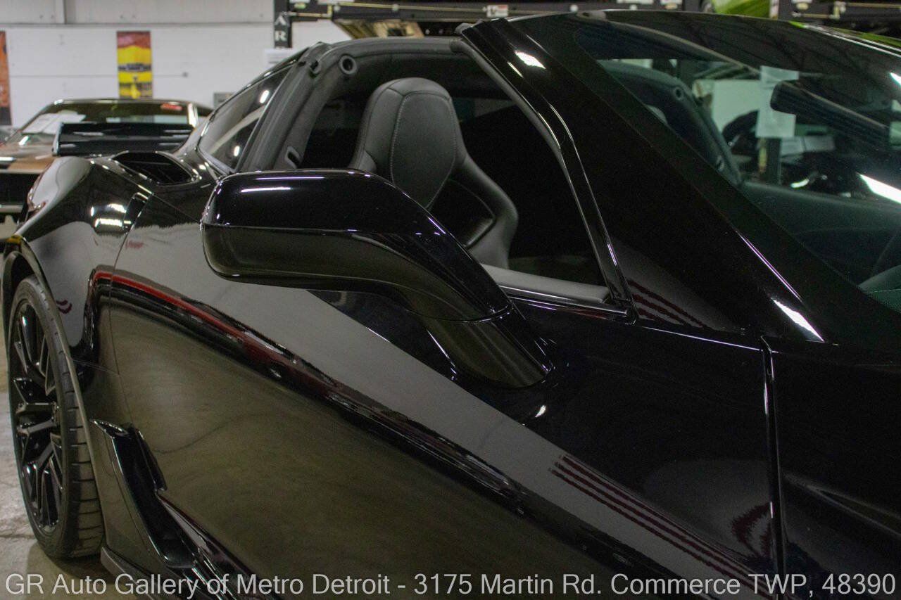 Used 2016 Chevrolet Corvette Z06 w/ 3LZ Preferred Equipment Group RWD image 31