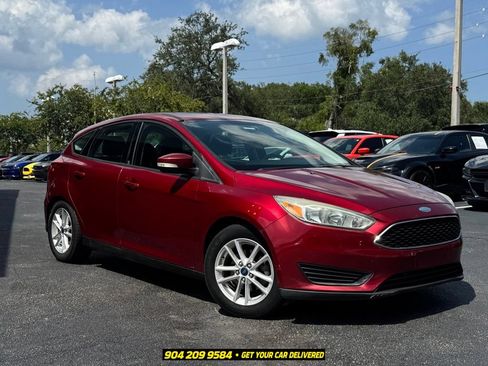 Used 2015 Ford Focus SE w/ Reverse Sensing Package FWD image 1