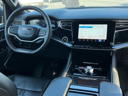 Used 2023 Jeep Wagoneer 4WD w/ Convenience Group I image 25