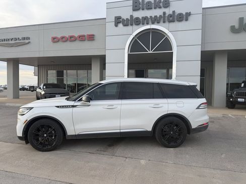 Used 2023 Lincoln Aviator 2WD w/ Premium Package image 2