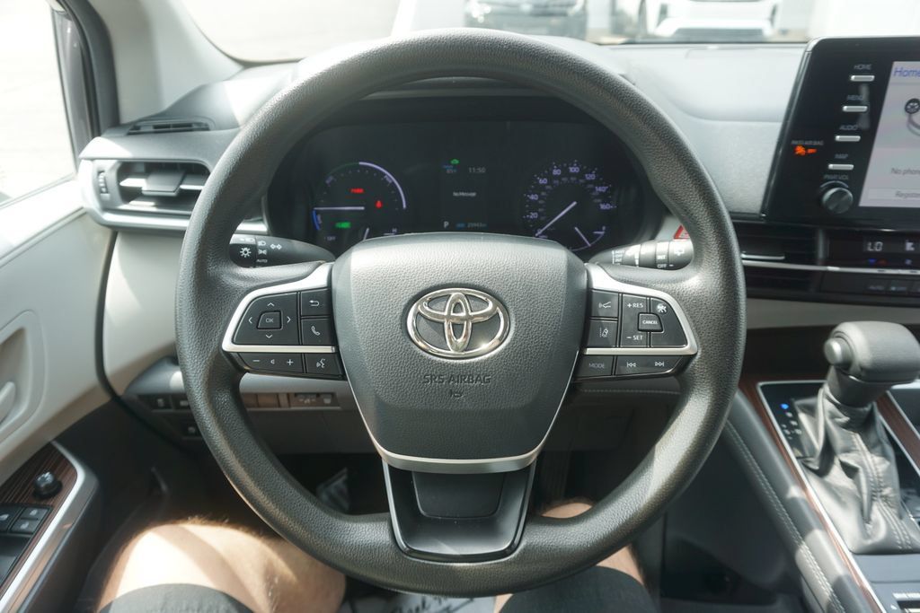 Certified 2021 Toyota Sienna LE FWD image 3