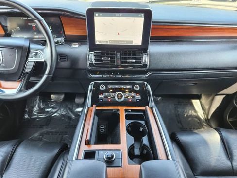 Used 2019 Lincoln Navigator L Select AWD/4WD image 14