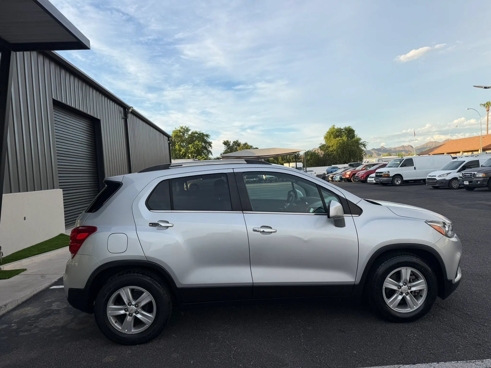 Used 2019 Chevrolet Trax LT w/ LT Convenience Package FWD image 12