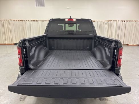 New 2026 RAM 1500 4x4 Crew Cab image 28