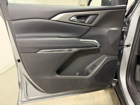 Certified 2025 Chevrolet Traverse LT image 9