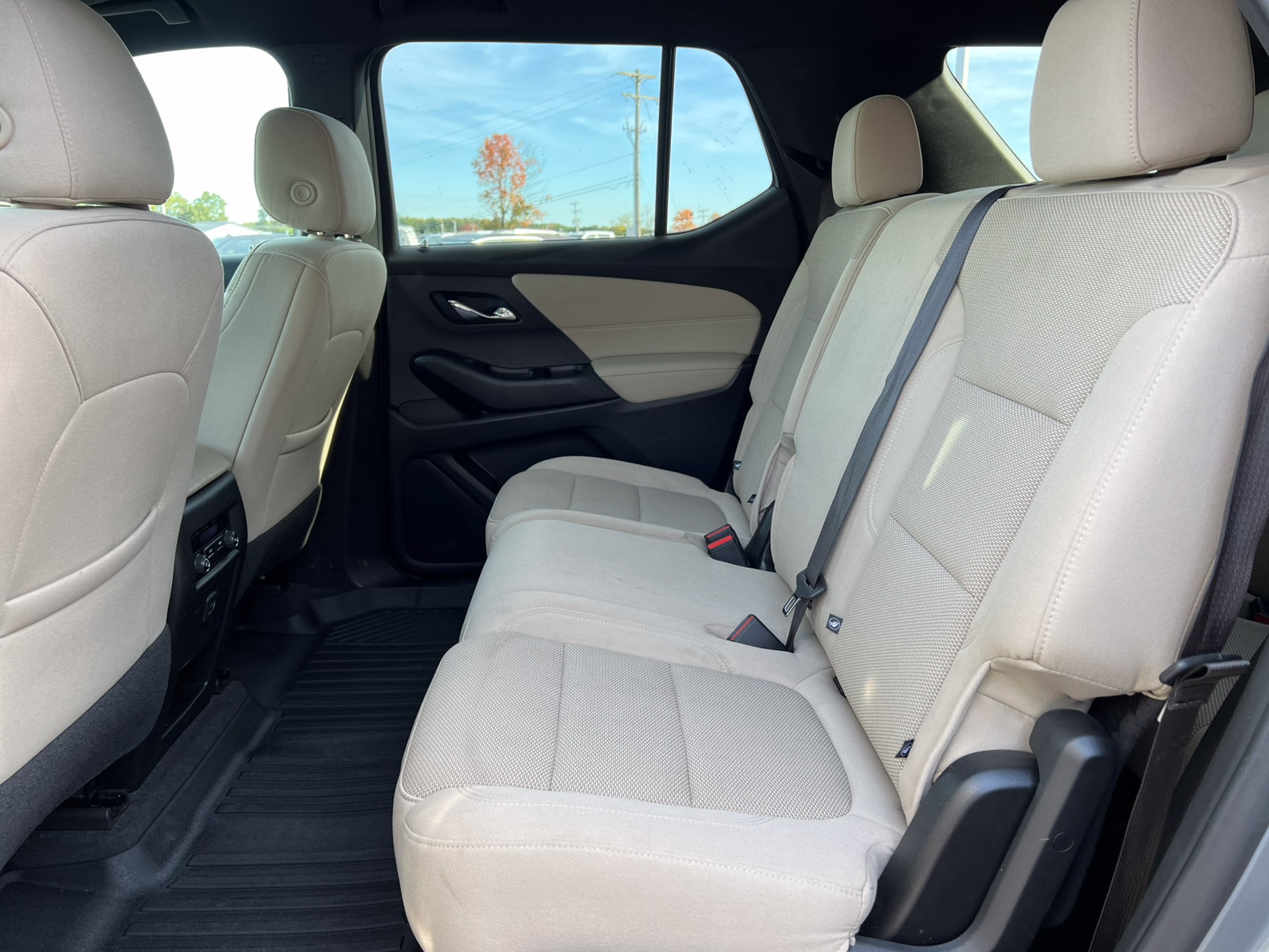Used 2024 Chevrolet Traverse LS w/ Safety Package FWD image 5