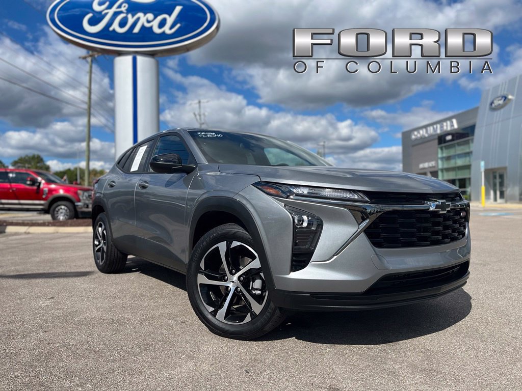 Used 2026 Chevrolet Trax RS FWD image 1