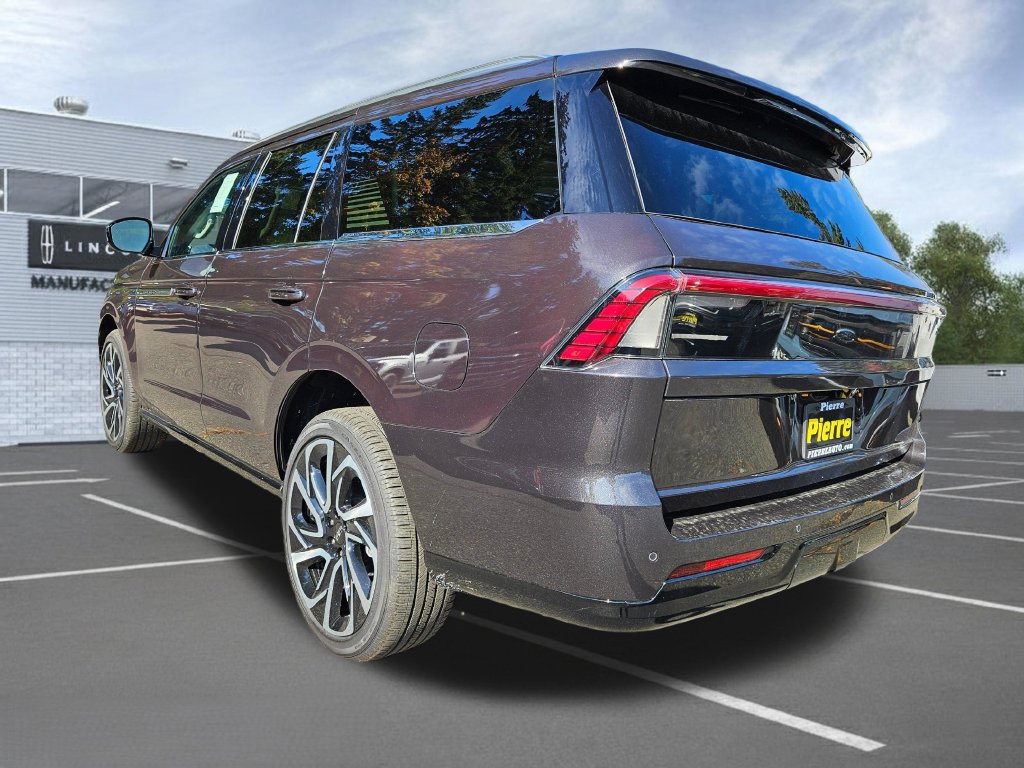 New 2027 Lincoln Navigator Reserve AWD/4WD image 3