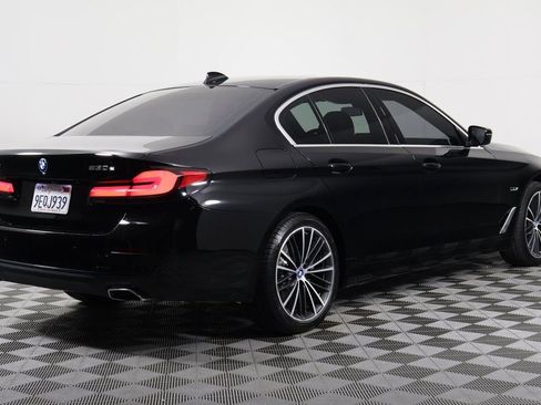 Used 2023 BMW 530e xDrive w/ Premium Package image 4