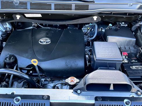 Used 2017 Toyota Sienna XLE FWD image 30