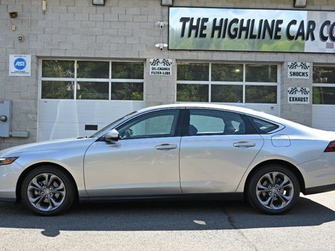 Used 2024 Honda Accord EX image 2