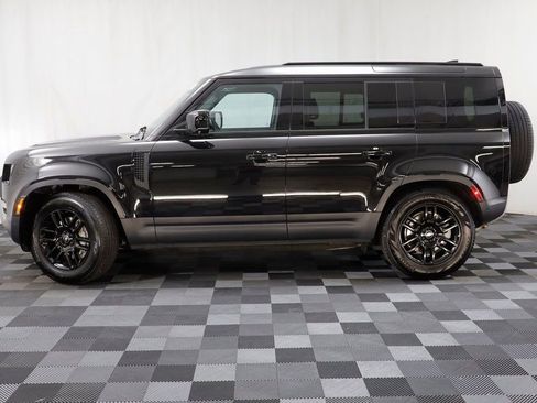 Used 2025 Land Rover Defender 110 S image 4