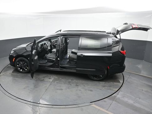 New 2026 Chrysler Pacifica Select image 49