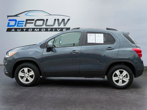 Used 2022 Chevrolet Trax LT w/ LT Convenience Package AWD/4WD image 6