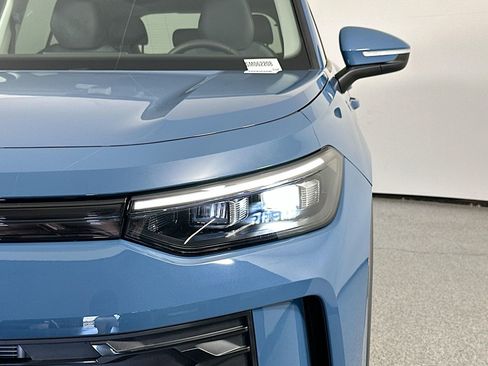 New 2025 Volkswagen Tiguan SE image 7