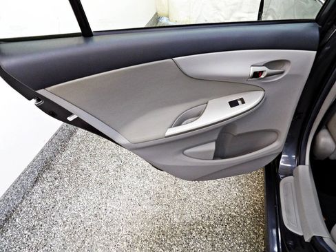 Used 2013 Toyota Corolla LE FWD image 9