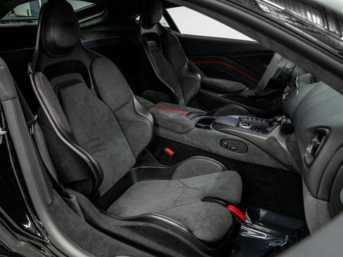 Used 2023 Aston Martin V8 Vantage Coupe RWD image 24