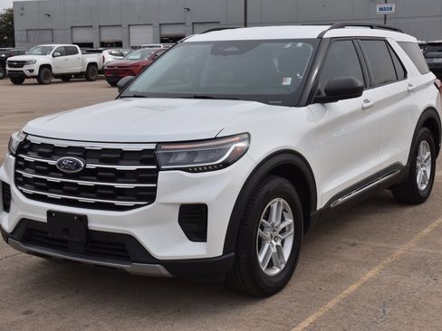 Certified 2025 Ford Explorer Active image 1