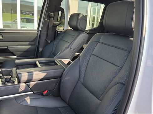 Used 2025 Toyota Tundra Limited AWD/4WD image 29