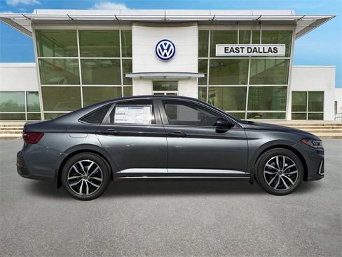 New 2026 Volkswagen Jetta SE image 2