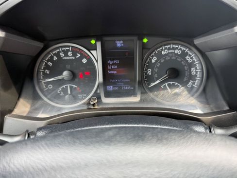 Used 2020 Toyota Tacoma TRD Off-Road AWD/4WD image 25