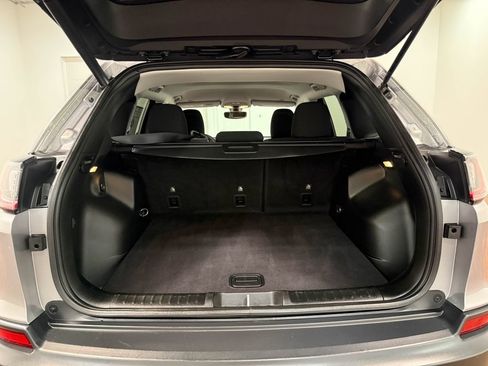 Used 2019 Jeep Cherokee Latitude w/ Comfort & Convenience Group AWD/4WD image 71