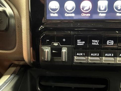 Used 2020 RAM 3500 Laramie image 28