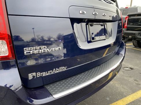 Used 2016 Dodge Grand Caravan SXT w/ UConnect Hands-Free Group image 28