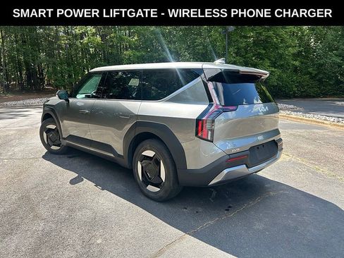 Used 2024 Kia EV9 Light Long Range RWD image 4