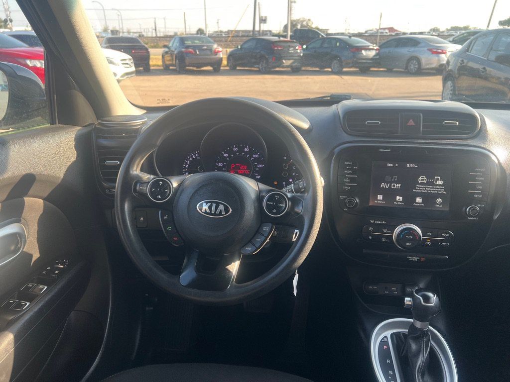 Used 2018 Kia Soul + FWD image 18