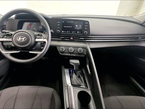 Certified 2024 Hyundai Elantra SE FWD image 15
