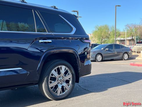 Used 2023 Toyota Sequoia Capstone AWD/4WD image 11
