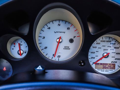 Used 2004 Dodge Viper SRT-10 image 6
