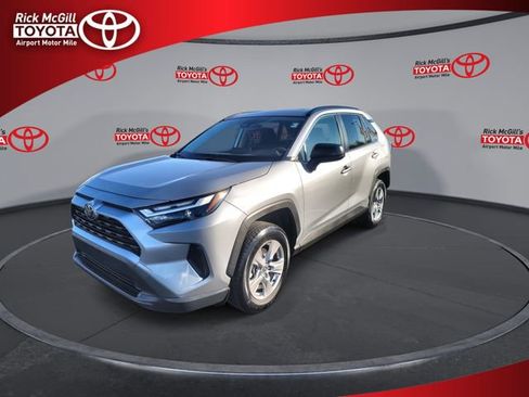 Certified 2025 Toyota RAV4 LE AWD/4WD image 4