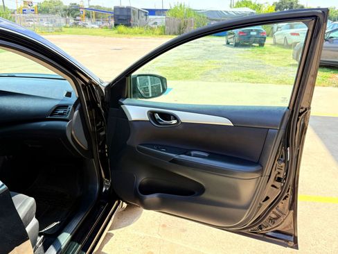 Used 2019 Nissan Sentra S image 39