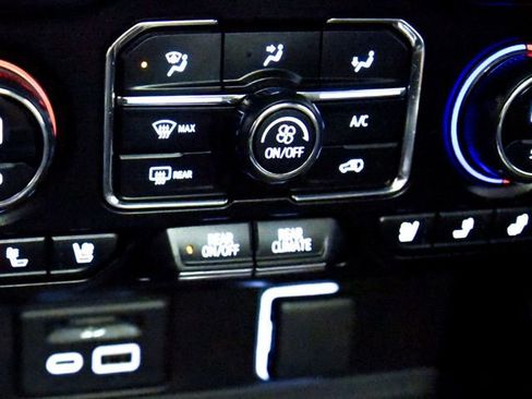 Used 2021 Chevrolet Suburban High Country image 25