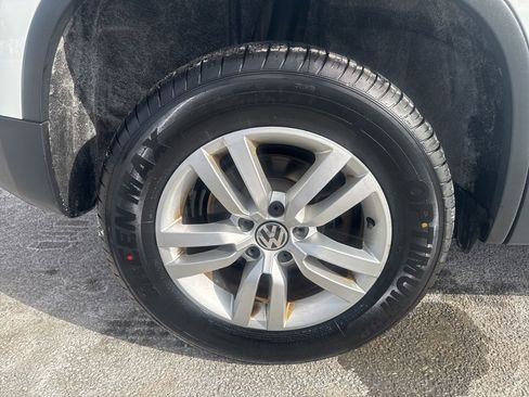 Used 2017 Volkswagen Tiguan Limited image 12