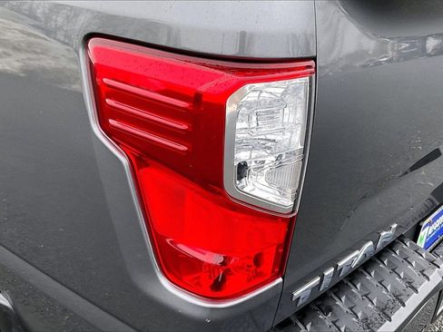 Used 2020 Nissan Titan SV w/ SV Convenience Package image 23