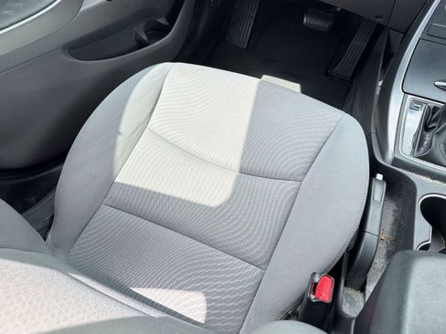 Used 2015 Hyundai Elantra SE image 27