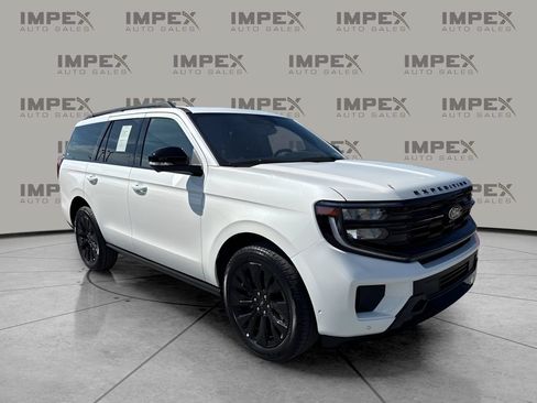 Used 2025 Ford Expedition Platinum w/ Stealth Appearance Package AWD/4WD image 7